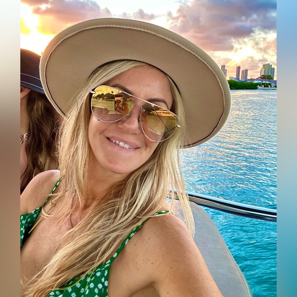 Meet your Posher, Christina - Picture 1 of 1